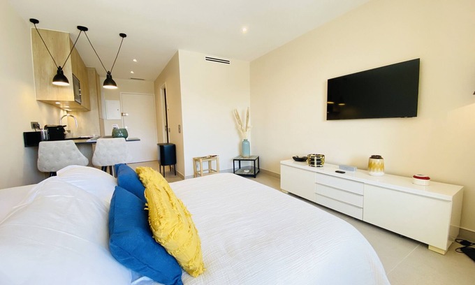 Port Grimaud Apartamento | PORT-GRIMAUD Seafront Studio Fully renovated