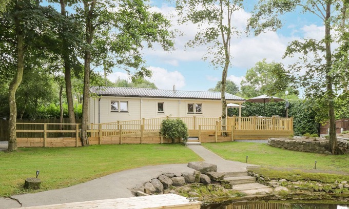 Athlone Cabaña | PORT HERON LODGE, pet friendly in Glasson, County Westmeath