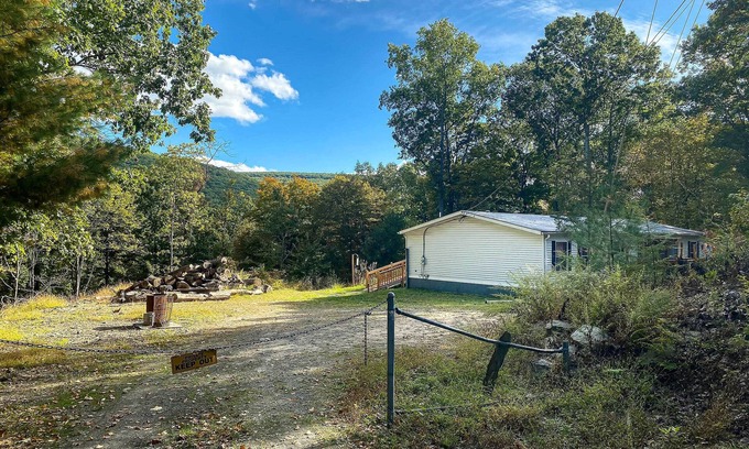 Port Jervis Casa | Port Jervis Home ~ 8 Acres w/ Mountain View!
