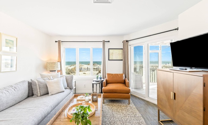 Isle of Palms Condominio | Port O' Call F102 - Oceanfront Oasis w/ Walkout!