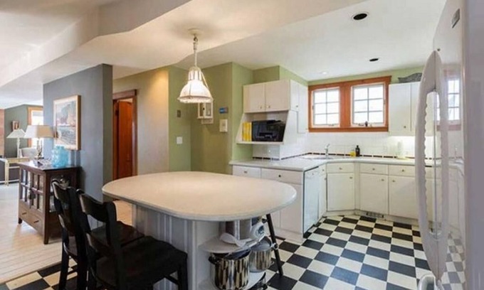 Port Stanley Cabaña | Port Stanley Village 4BR – Walk to Little Beach, Lake Views w/ Hot Tub