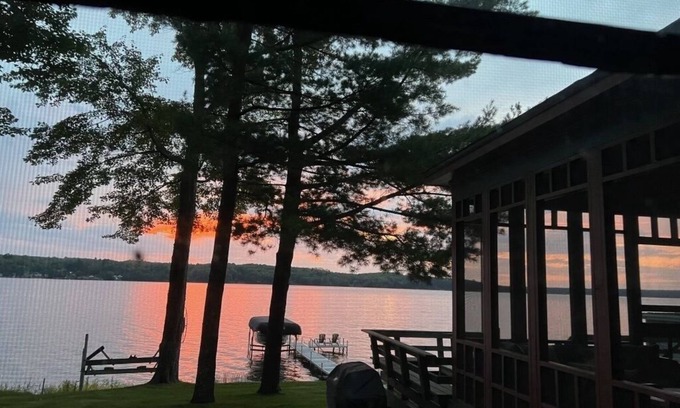 Houghton Cabaña | Portage Lake Cottage - Your Perfect Lakefront Retreat in Michigan's UP!