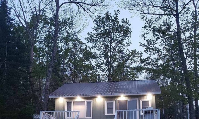 Portage Lake Cabaña | Portage Lakefront Cottage