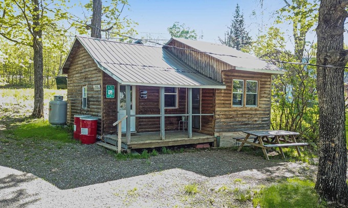Portage Lake Cabina | Portage Lakeside Cabins, The Fishing Shack