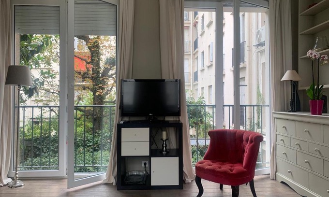 Neuilly-sur-Seine Apartamento | Porte Maillot-Charming and calm studio at Neuilly