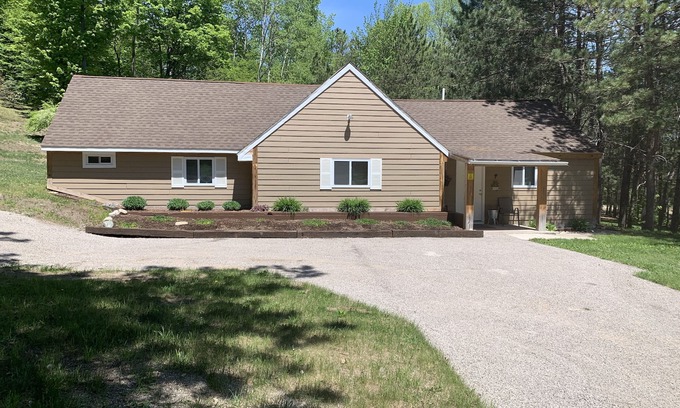 Gaylord Casa | Porter’s Place - cozy and quiet home centrally located in Northern Michigan.