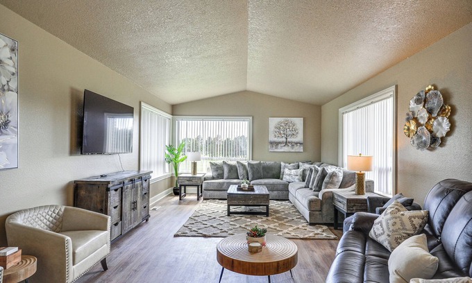 North Plains Casa | Portland Area Group Getaway: Hot Tub & Views!