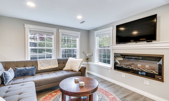 West Portland Park Casa | Portland Vacation Rental Near Parks & Downtown!