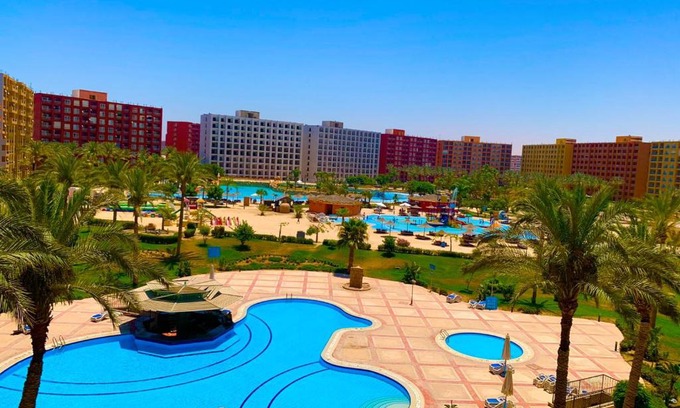 El Alamein Chalet De Esquí | Porto Golf Marina Aqua Park and pools View