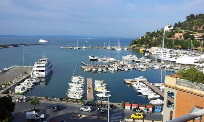 Monte Argentario Apartamento | MARAVILLOSO ATICO EN EL PUERTO