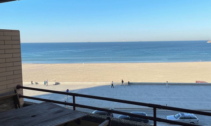 Aldoar Condominio | Porto Sunset apartment on the beach