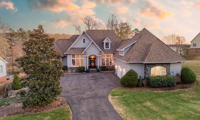 Bracey Casa | Portside Villa Luxury Rental on Lake Gaston