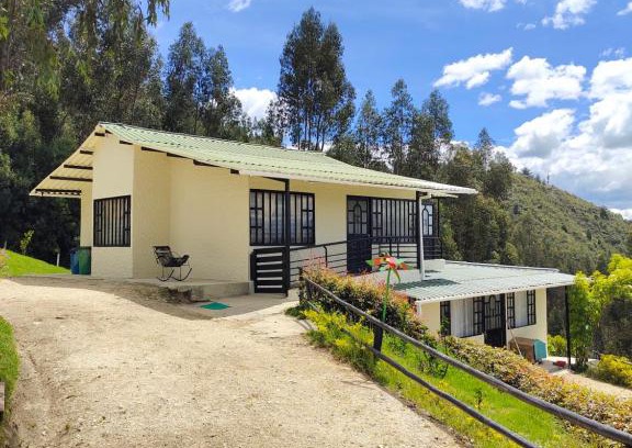 Paipa Chalet De Esquí | Posada Campestre Macadamia