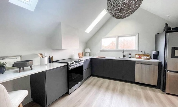 Pittsford Casa | *Posh 2BR in the Heart of the Pittsford Village*