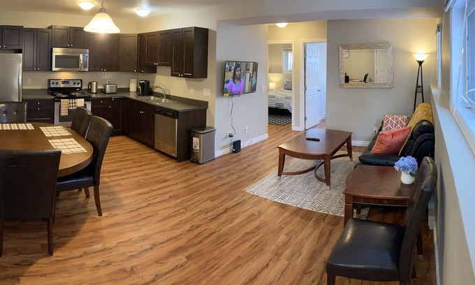 Farmington Apartamento | ❤️ Posh, cozy, bright suite ✔Netflix ✔Full Kitchen