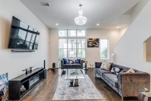 Spring Branch East Casa | Posh Italian home with a rooftop terrace!