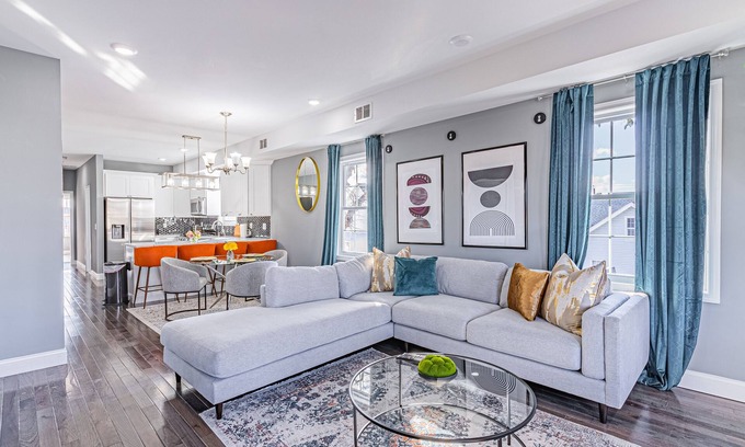 South Plainfield Casa | Posh Living Estate