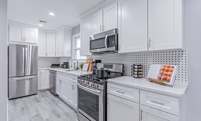 Scotch Plains Casa | Posh Living Spacious 4-bedroom Duplex Plainfield