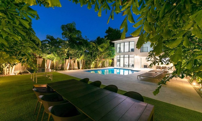 Coral Terrace Casa | Posh & Modern Villa with Pool