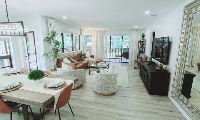 Hunt Club Condominio | POSHPADZ Presents Treetop Villa Sleeps 5 Beach PGA Golf Resort