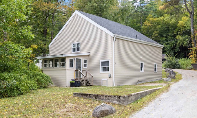Bradford Casa | Post & Beam - 4 Bedroom 1 Bath Home On Pond - Shared 4 Bedrooms Available