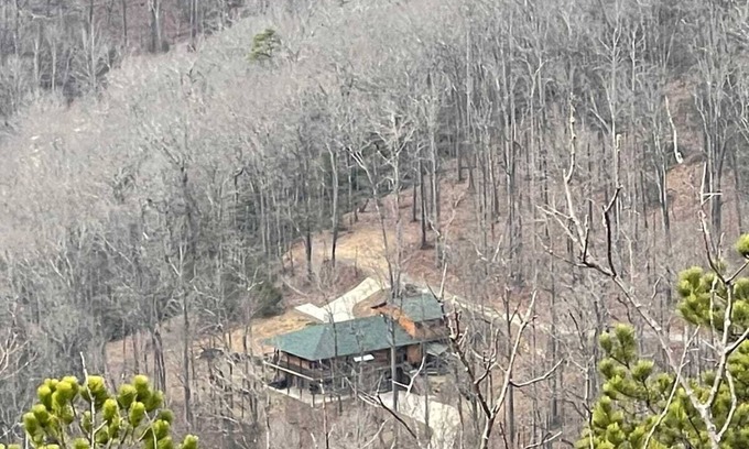Black Mountain Apartamento | Post Helene update: no storm damage; power , water & internet all working.