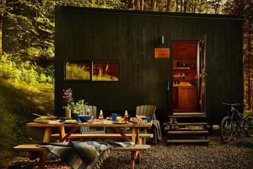 Glenwood Otro | Postcard Cabins Mount Adams