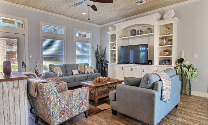 Port Aransas Casa | Postcard from Paradise IPE126 Home