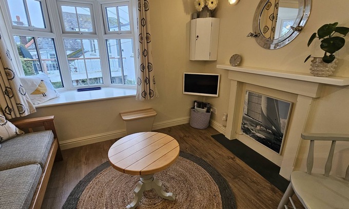 St. Mawes Cabaña | Potted Shrimp - an apartment that sleeps 2 guests in 1 bedroom