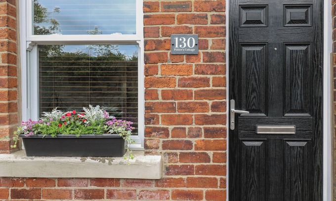 Fulwood Cabaña | POTTER’S COTTAGE, family friendly, with a garden in Sheffield