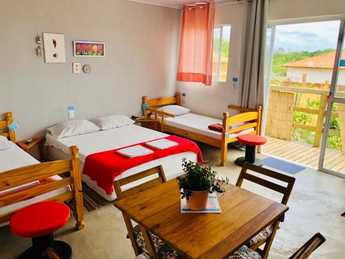Nossa Senhora de Fatima Casa | Pousada LUGAR - Quarto CORAL familiar e tranquilo