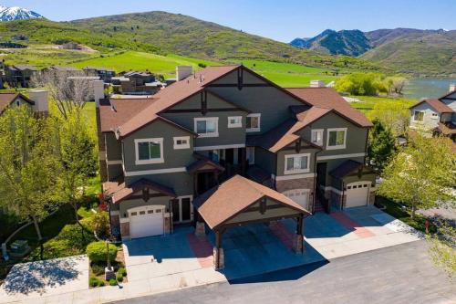 Ogden Casa | Powder Palace with Hot Tub and Resort Amenities