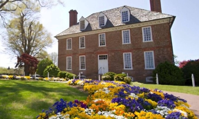Berkeley Condominio | Powhatan 2 bedroom · Historic Charm @ Powhatan! Two Bedroom Suite.