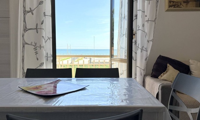 Porto Potenza Picena Apartamento | PP07 – Porto Potenza, Three-Room Apartment with Sea View and Air Conditioning