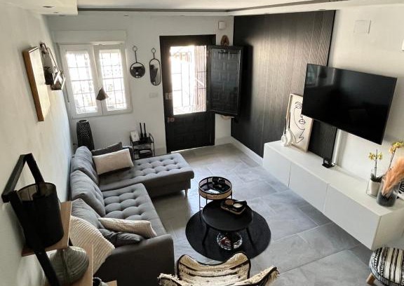 Santa Pola Casa | Prachtig gemoderniseerde woning op 250 meter van het strand