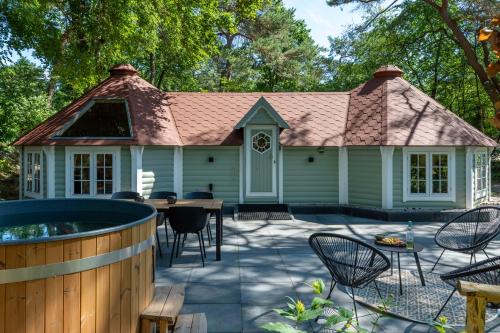 Diever Casa | Prachtige 4p wellness Kota in bos met Sauna en Hottub