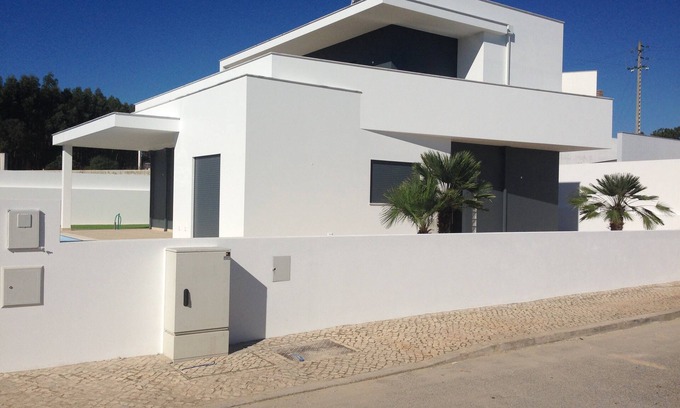 Caldas da Rainha Casa | Prachtige Villa met Verwarmd Privé-zwembad Vlakbij de Oceaan en Lagune
