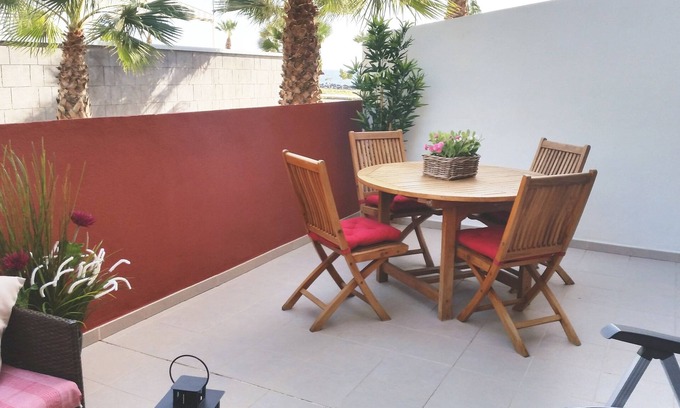 Puerto de Guimar Apartamento | Primera línea de playa, piscina, Wi-Fi, Smart TV, luminoso, nuevo