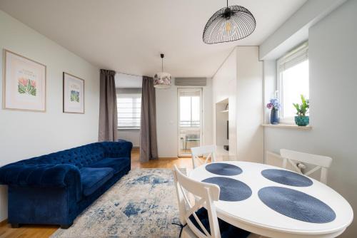 Praga Polnoc Apartamento | Praga Tower Blue Apartment by Bookinghost