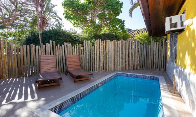 Downtown Buzios Villa | Praia da Ferradura com quatro suítes e piscina.