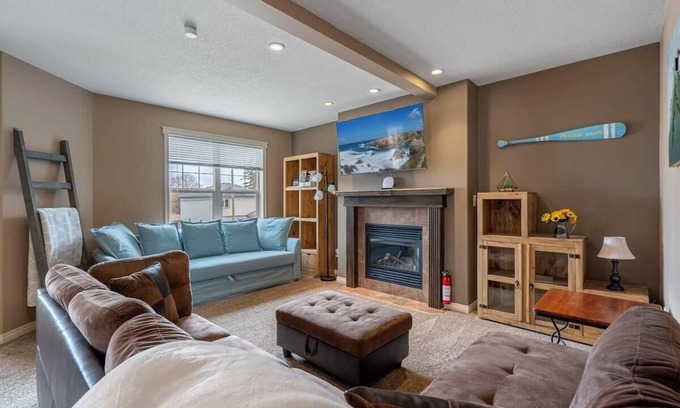 Sylvan Lake Casa | Prairie Oasis | Sleeps 16+ | BBQ, Fire Pit & Loft!