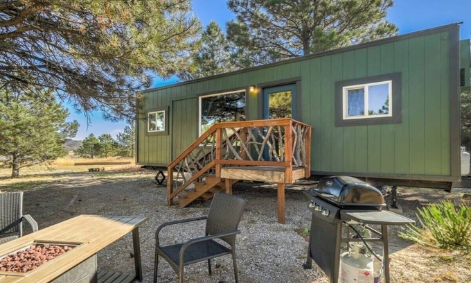 Larkspur Casa | Prairie Retreat|Mountain Getaway Tiny Home|Grill