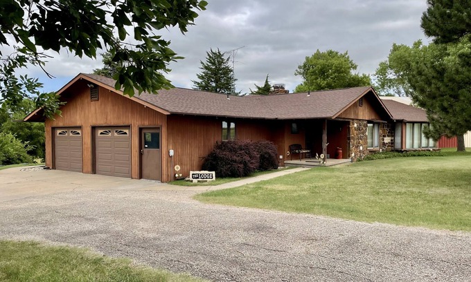 Ellsworth Casa | Prairie View Lodge