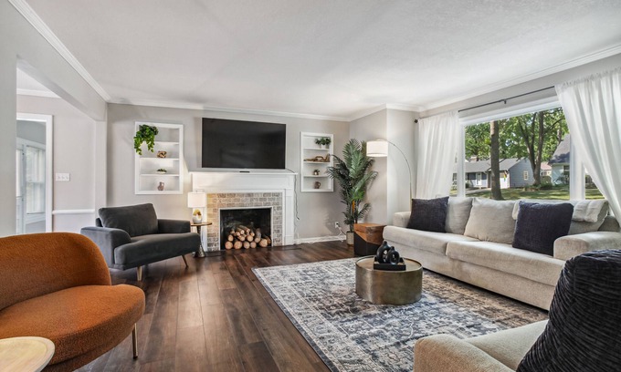 Prairie Village Casa | Prairie Village Gem!
