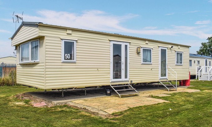 Clacton-on-Sea Cabaña | Praise Machine Caravan Experience