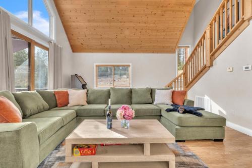 Glencoe Casa | Prasad Retreat - Sunny Home with Deck & Air Hockey home