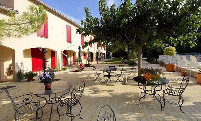 Pernes-les-Fontaines Hotel | Prato Plage