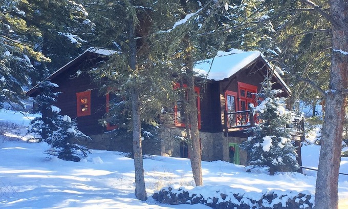 Gallatin Gateway Cabina | Pre-Season Discount on Winter Wonderland Cabin
