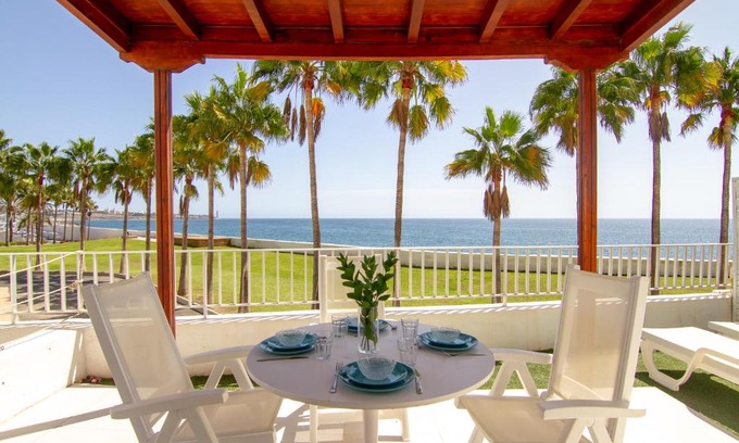 Pasito Blanco Apartamento | Preciosa vista al mar en primera línea