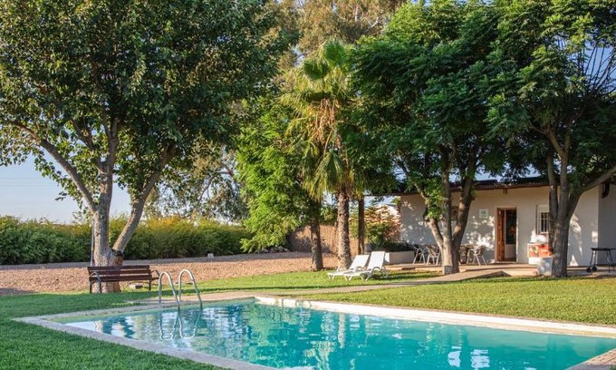Carmona Casa | Preciosa y confortable casa de campo con piscina y chimenea